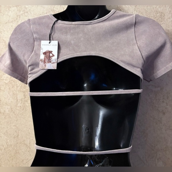 Sincerely Jules Open Back Crop Top #8701 - Picture 4 of 4